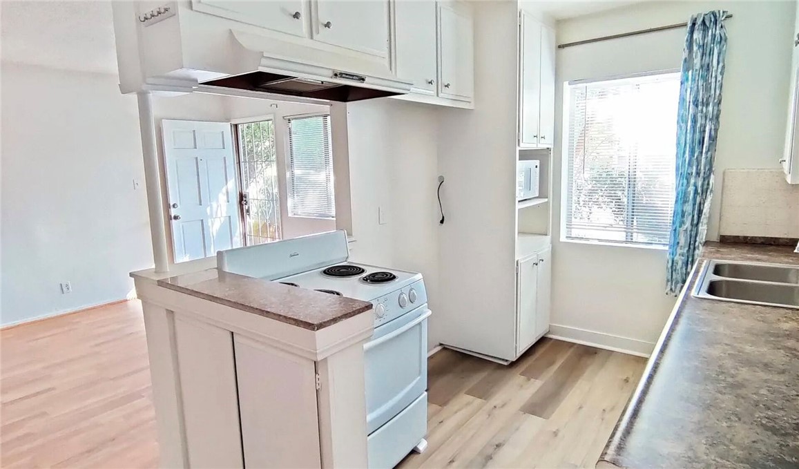 14205 Burbank Boulevard Property Photo 23