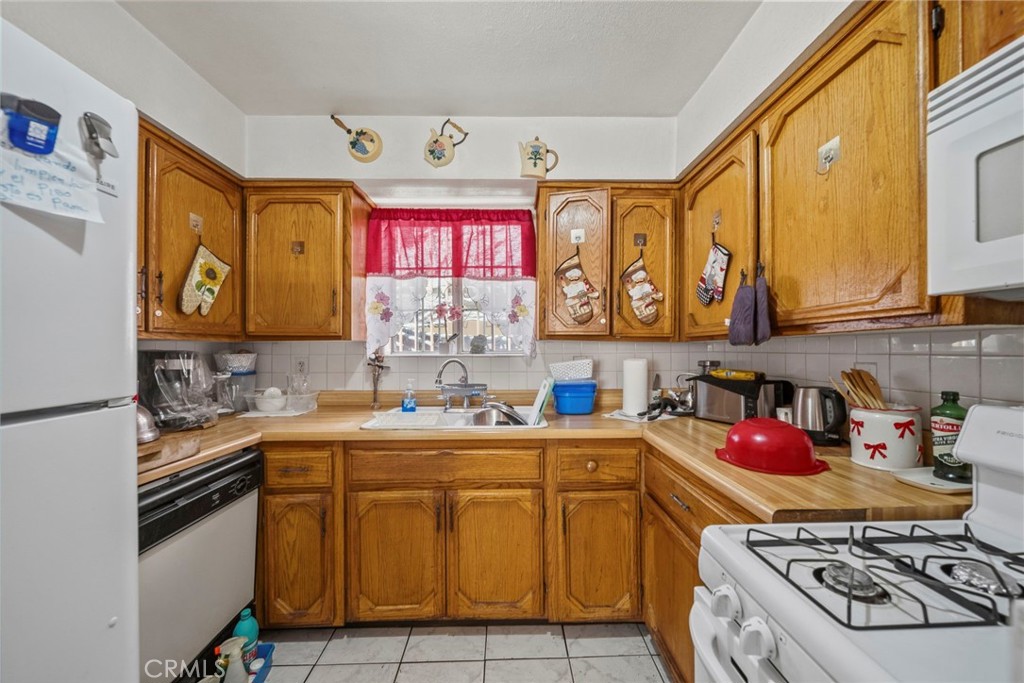1875 W Slauson Avenue Property Photo 3