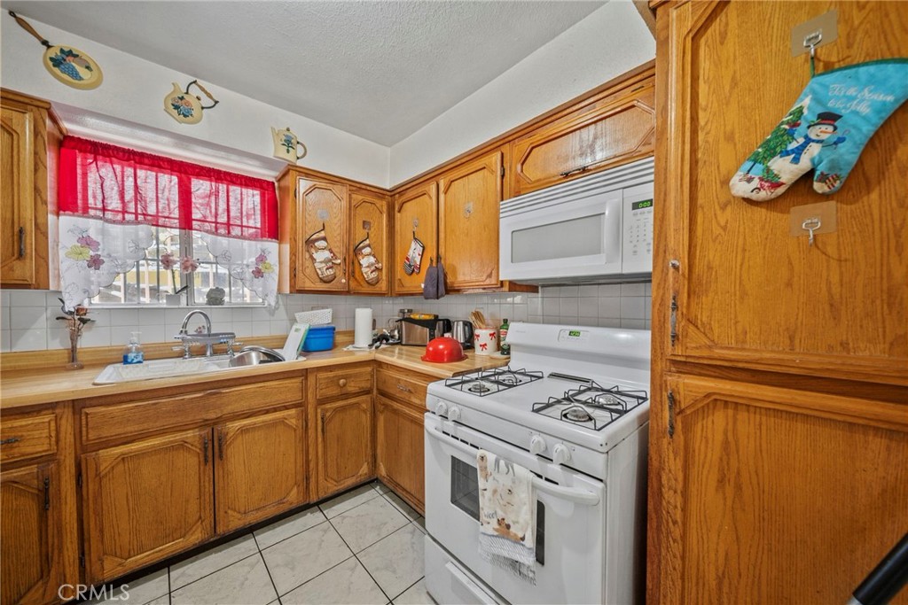 1875 W Slauson Avenue Property Photo 4