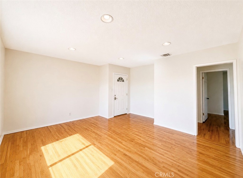 1372 W 36th Street 4 Property Photo 3