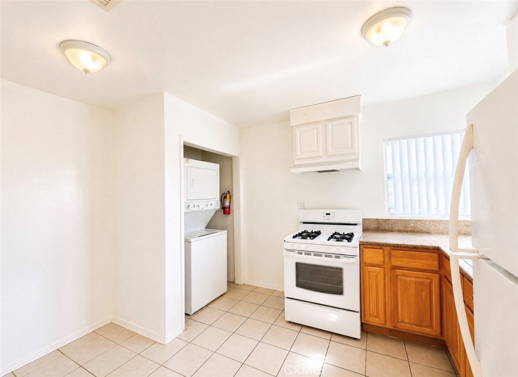 1372 W 36th Street 4 Property Photo 5