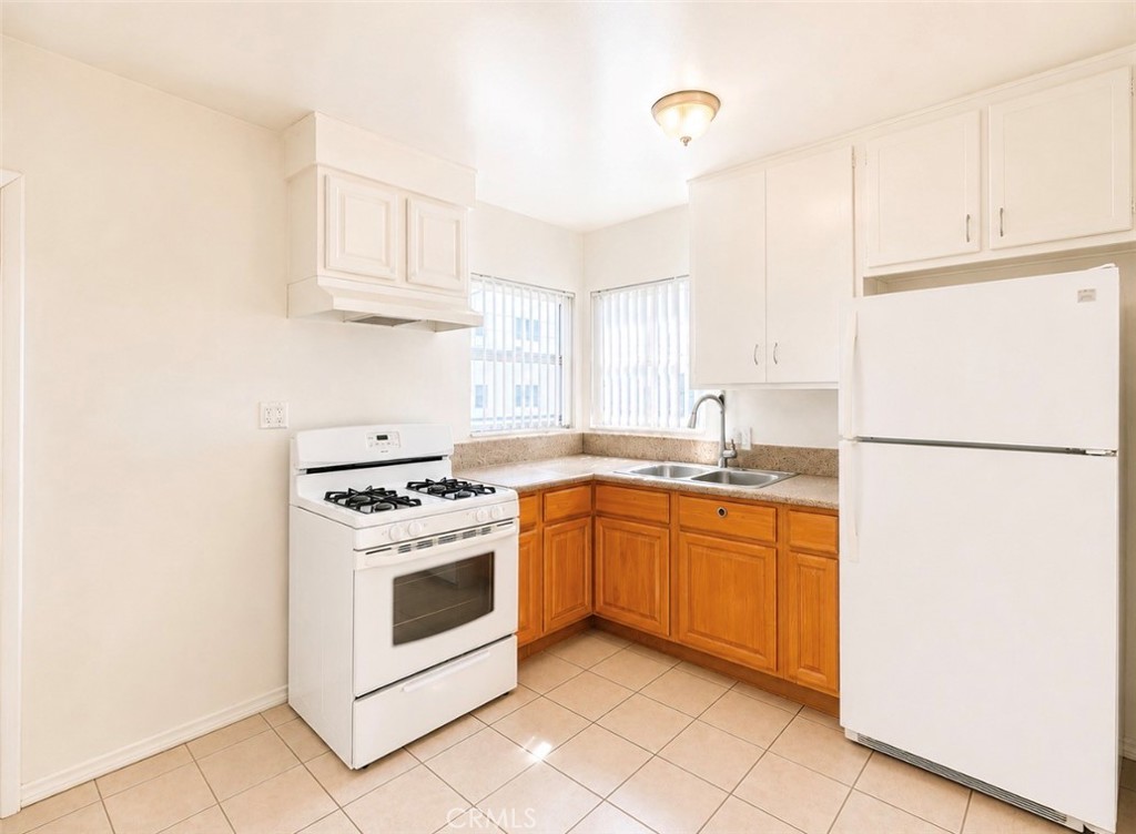 1372 W 36th Street 4 Property Photo 6