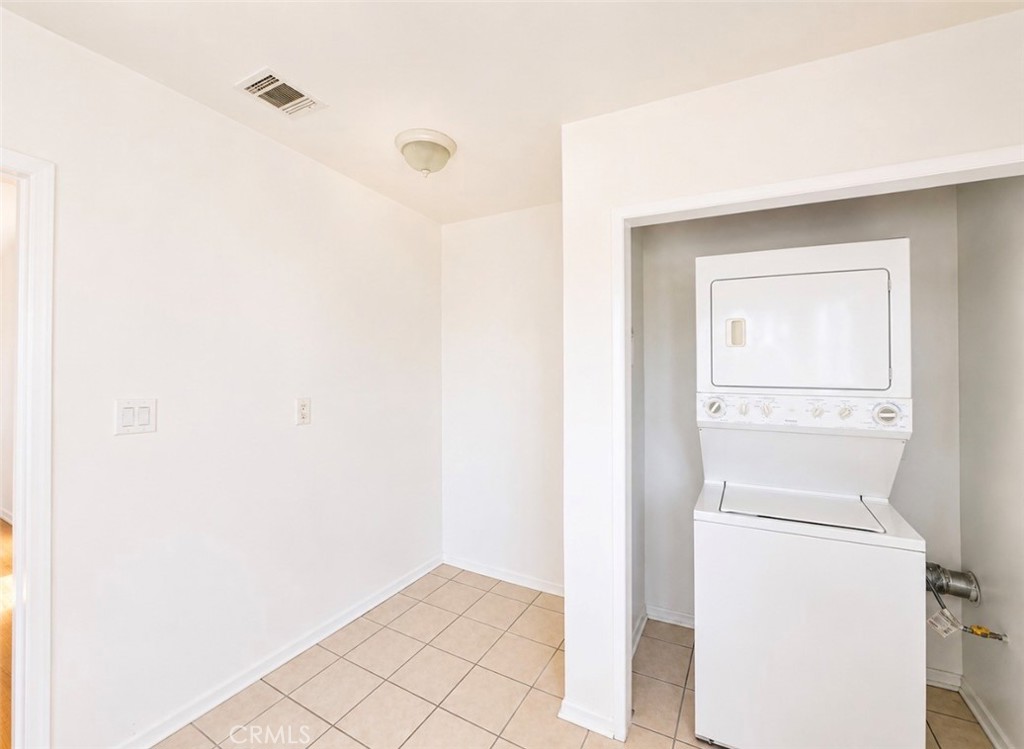 1372 W 36th Street 4 Property Photo 7