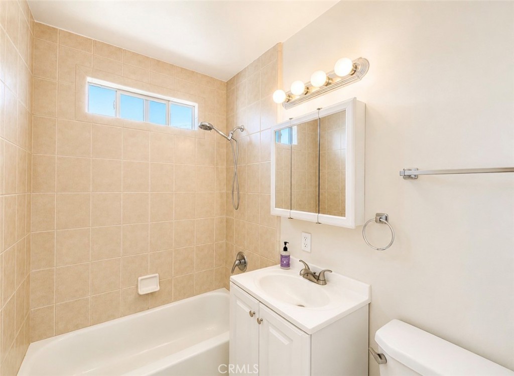 1372 W 36th Street 4 Property Photo 13