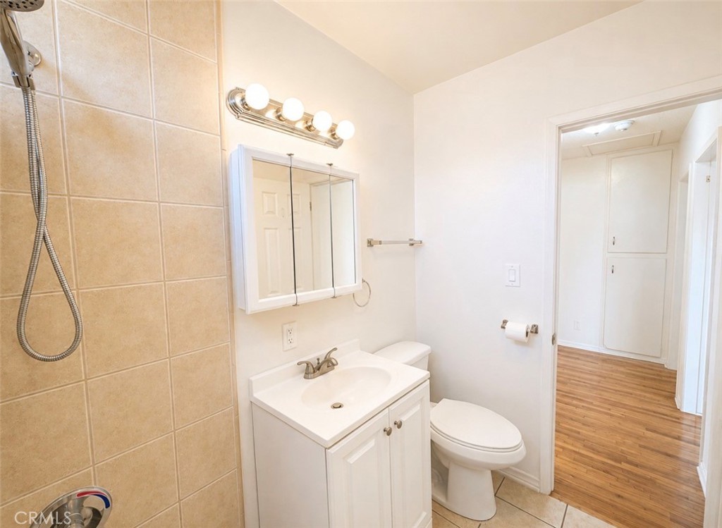 1372 W 36th Street 4 Property Photo 14