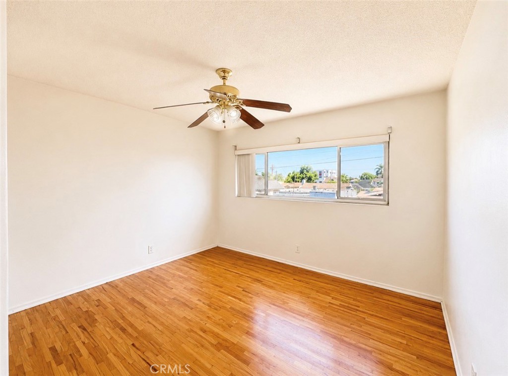 1372 W 36th Street 4 Property Photo 15