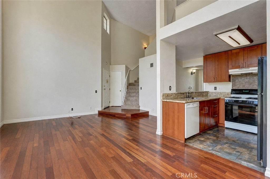 11150 Glenoaks 294 Property Photo 10