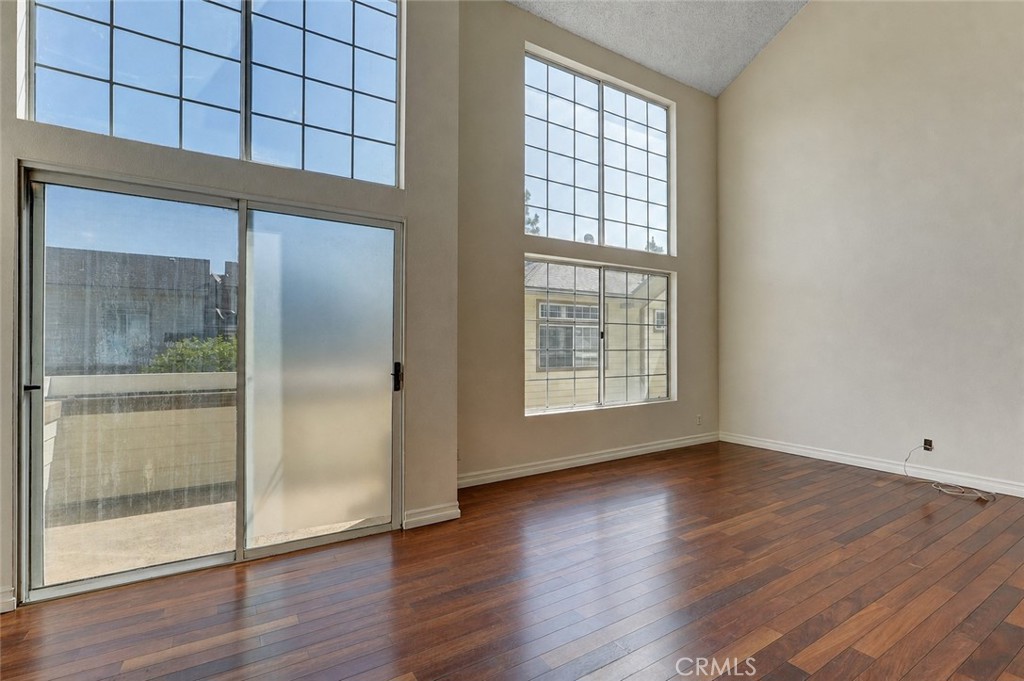 11150 Glenoaks 294 Property Photo 12