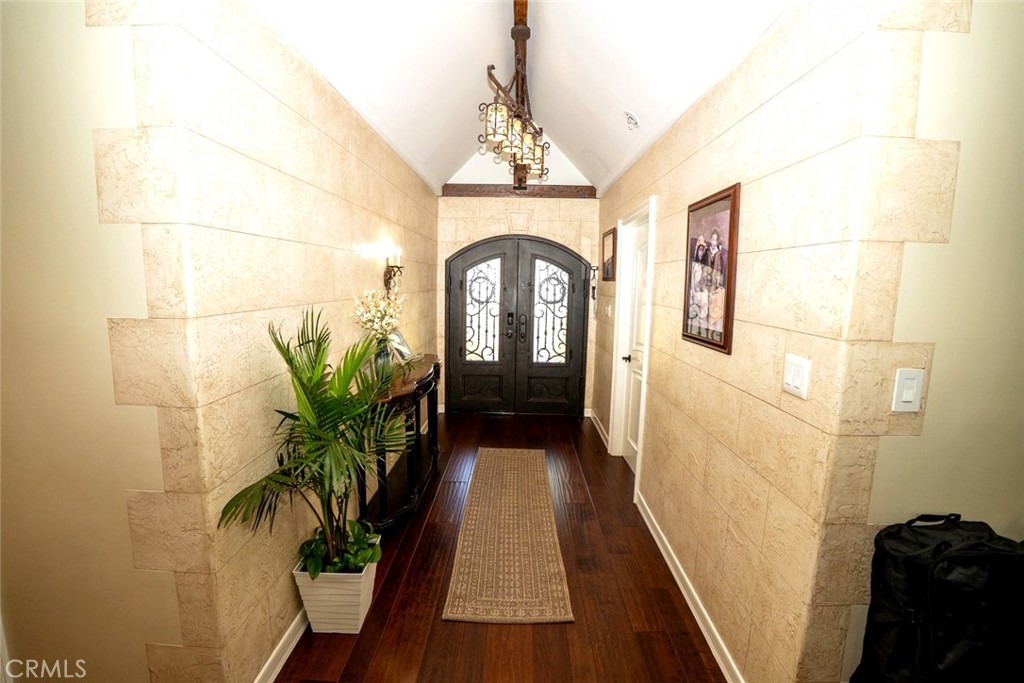 8951 Yolanda Property Photo 3