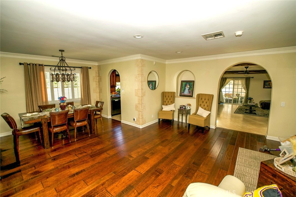 8951 Yolanda Property Photo 4