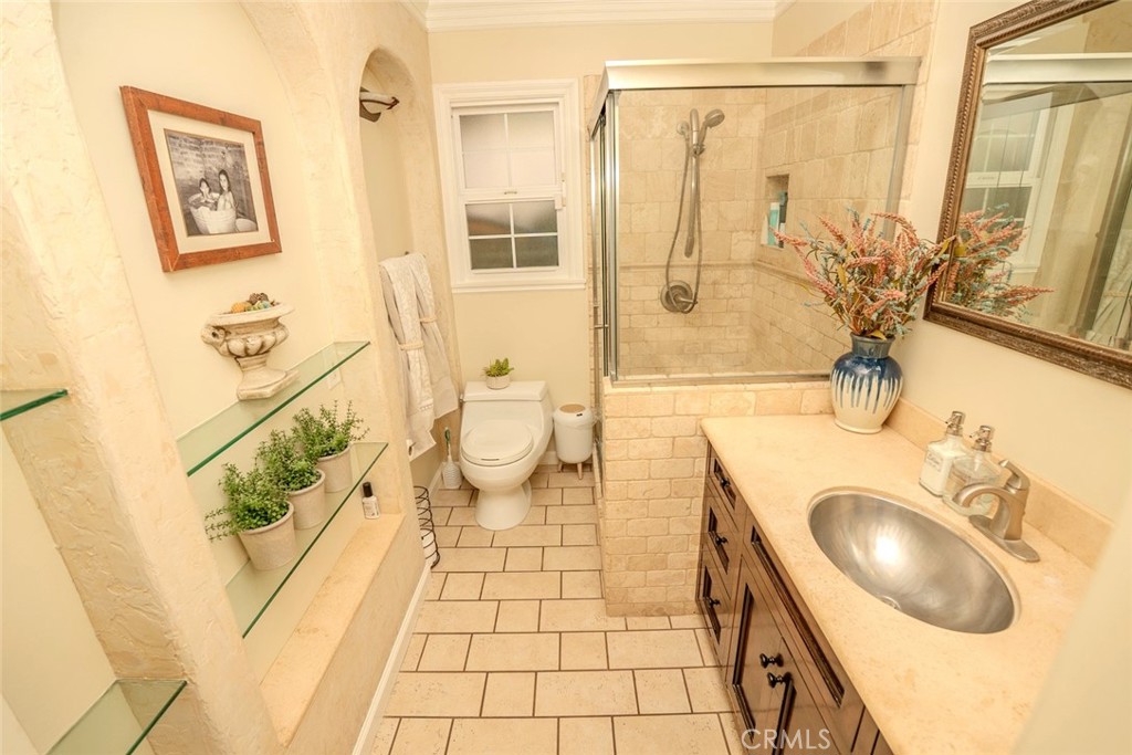 8951 Yolanda Property Photo 17