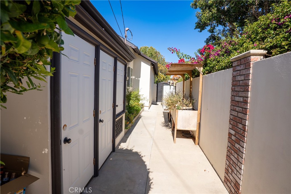 8951 Yolanda Property Photo 24