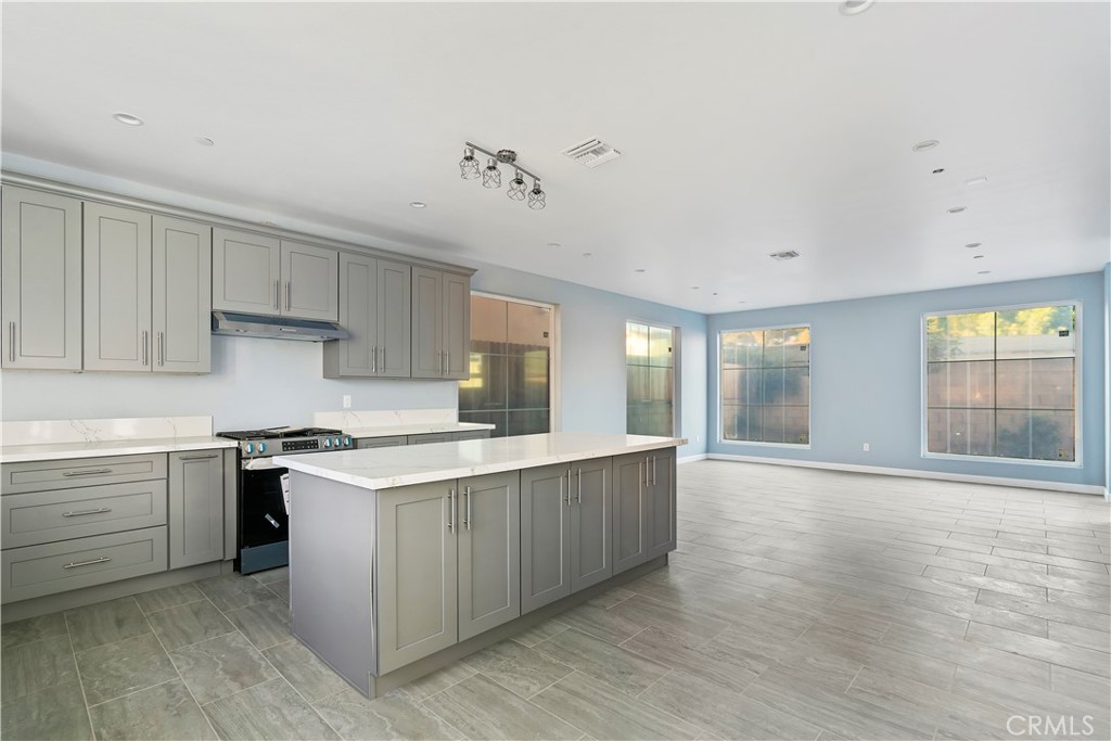 20811 W Seeasons Lane Property Photo 8