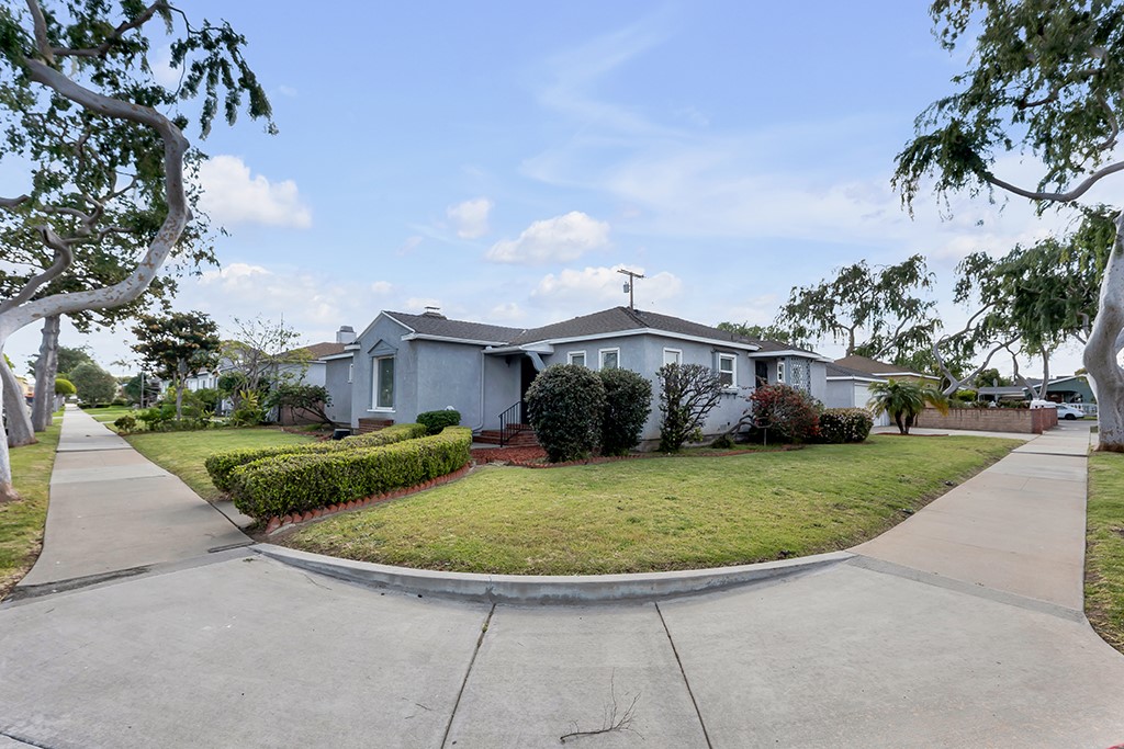 4854 W 94th Street Property Photo 4