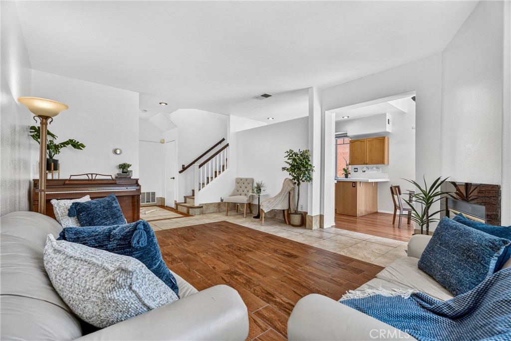 27630 Iris Property Photo 4