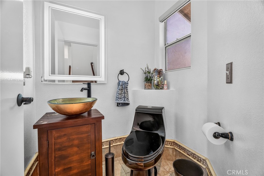 27630 Iris Property Photo 5