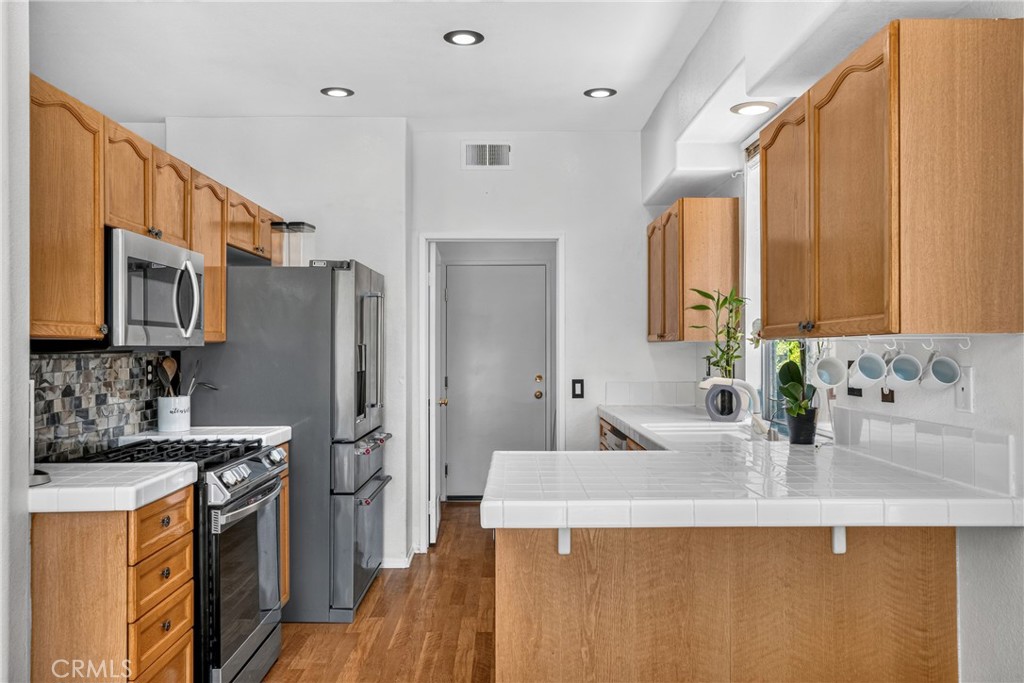 27630 Iris Property Photo 8