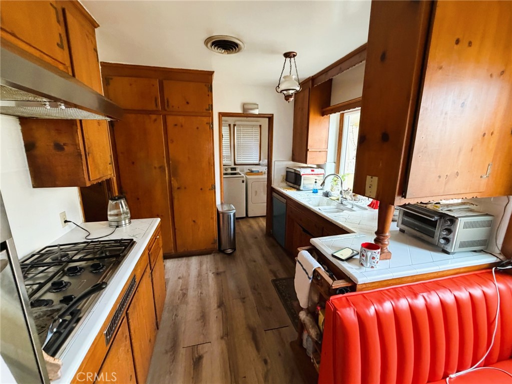15035 Gilmore Street Property Photo 4
