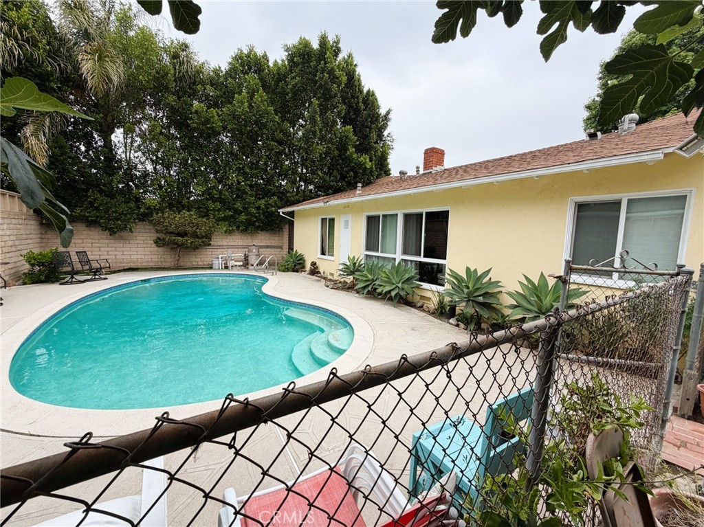 15035 Gilmore Street Property Photo 11