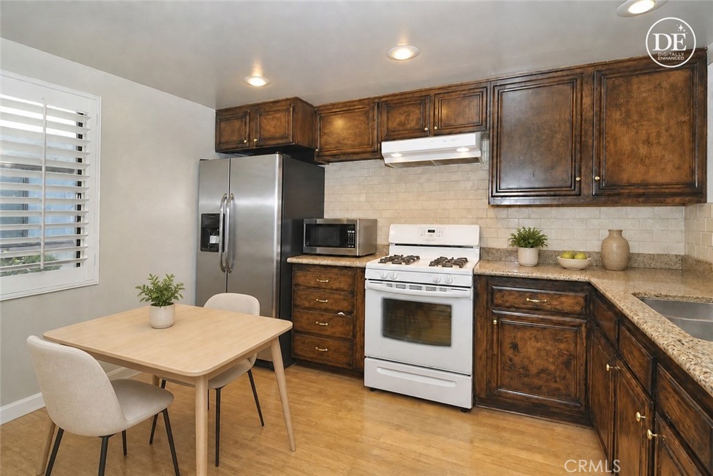 21555 Burbank 74 Property Photo 4