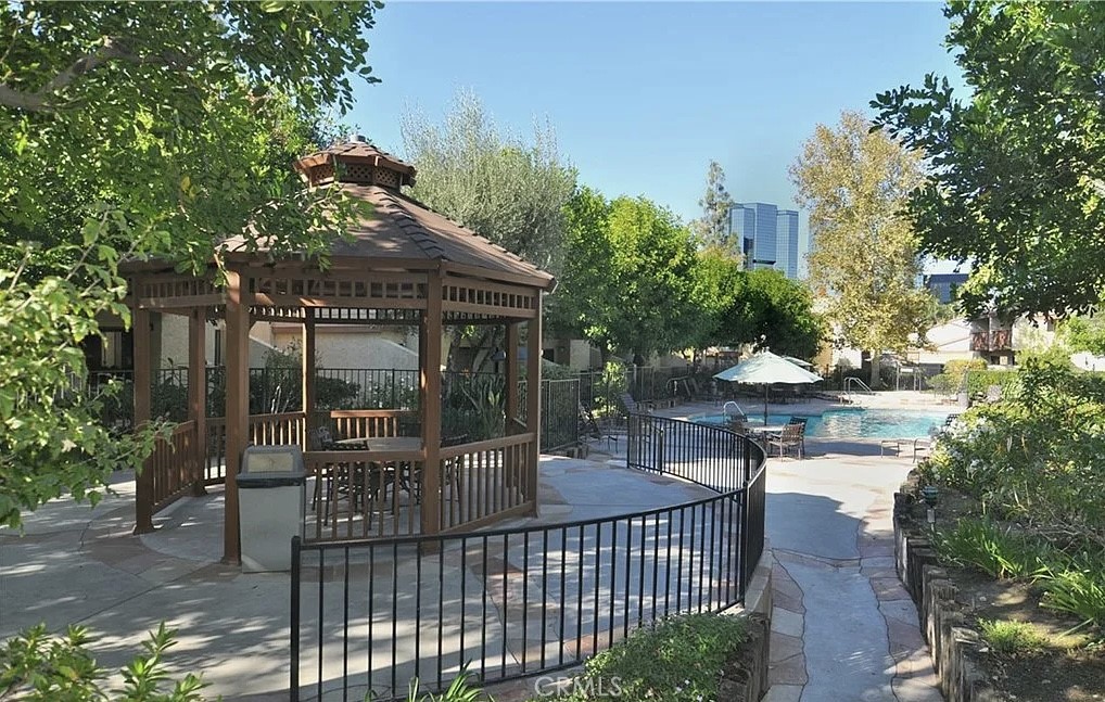 21555 Burbank 74 Property Photo 12