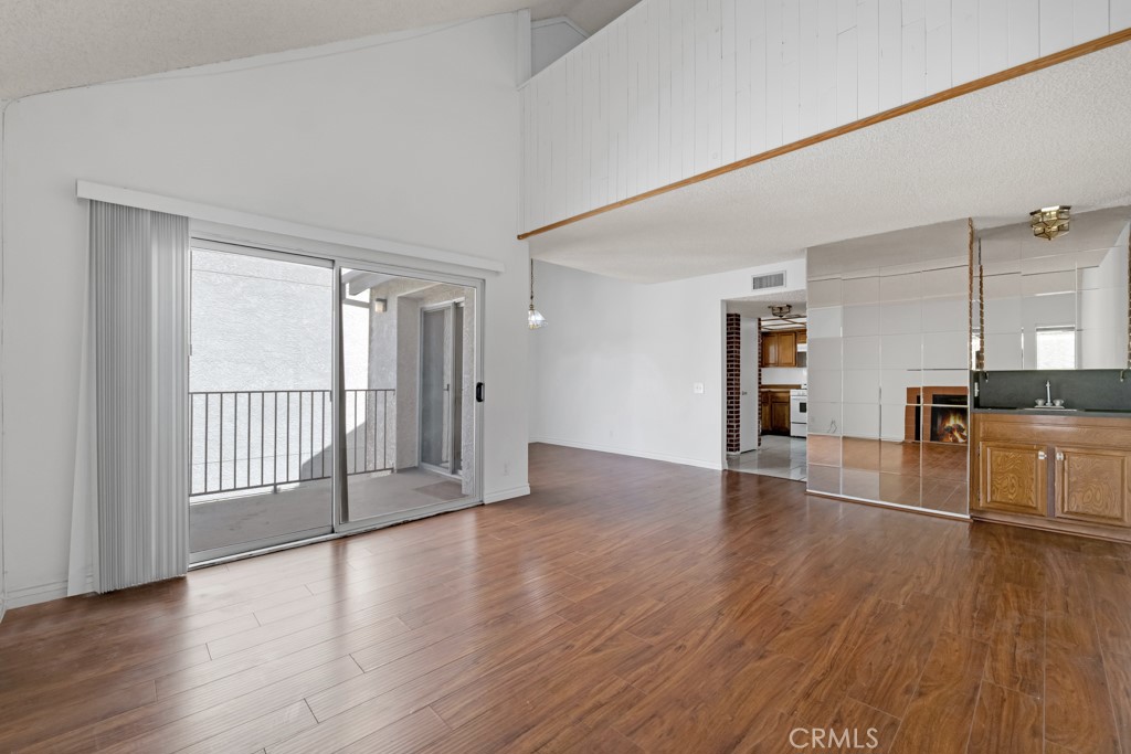 20155 Keswick 211 Property Photo 3
