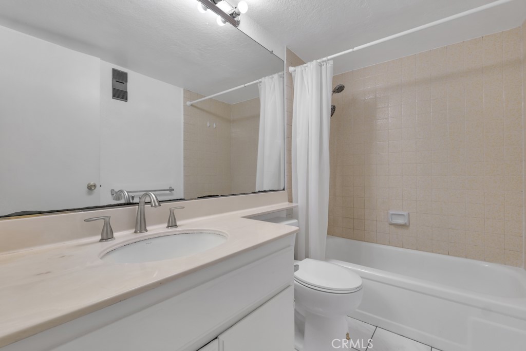 20155 Keswick 211 Property Photo 16