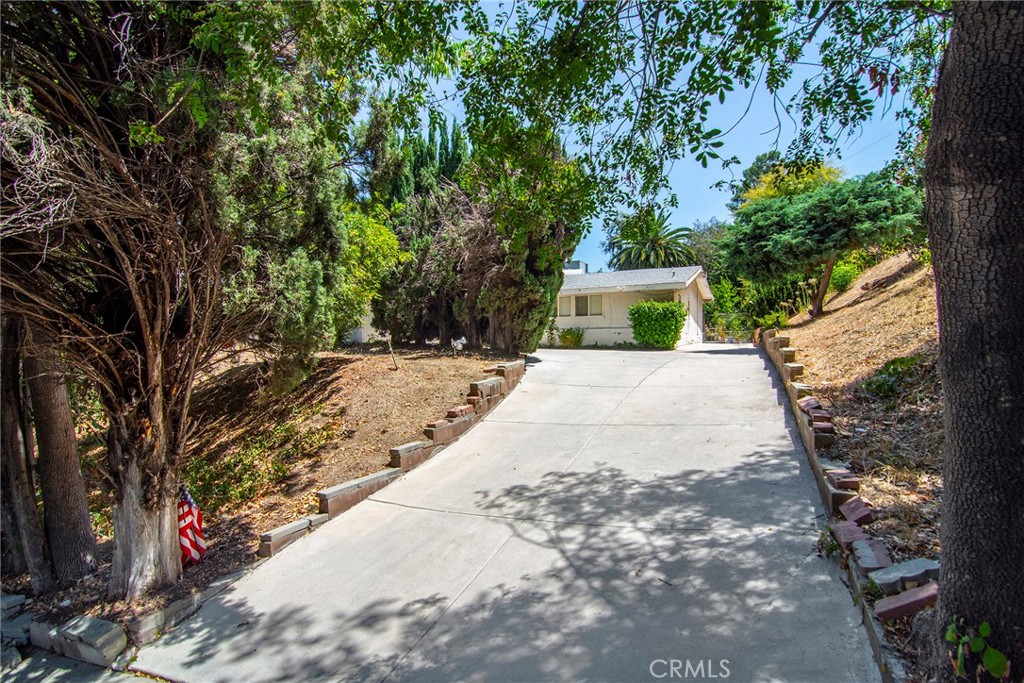 5614 Oso Avenue Property Photo 2
