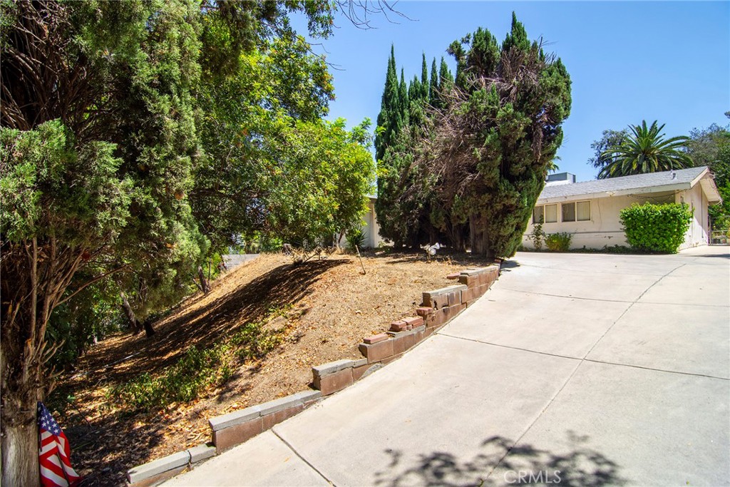 5614 Oso Avenue Property Photo 4