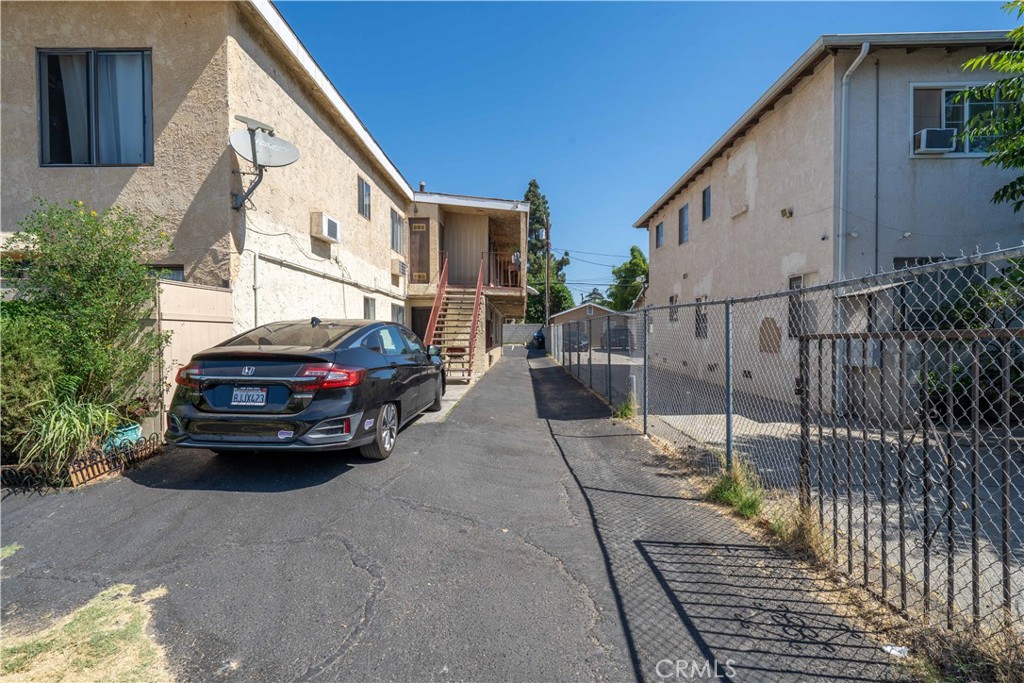 11249 Emelita Street Property Photo 2