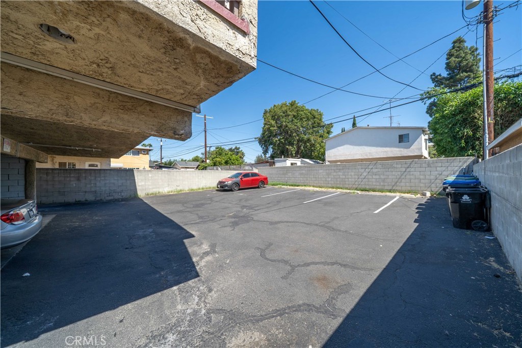 11249 Emelita Street Property Photo 3