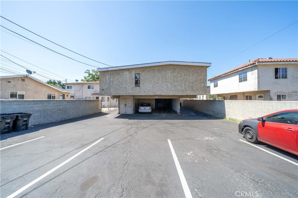 11249 Emelita Street Property Photo 5