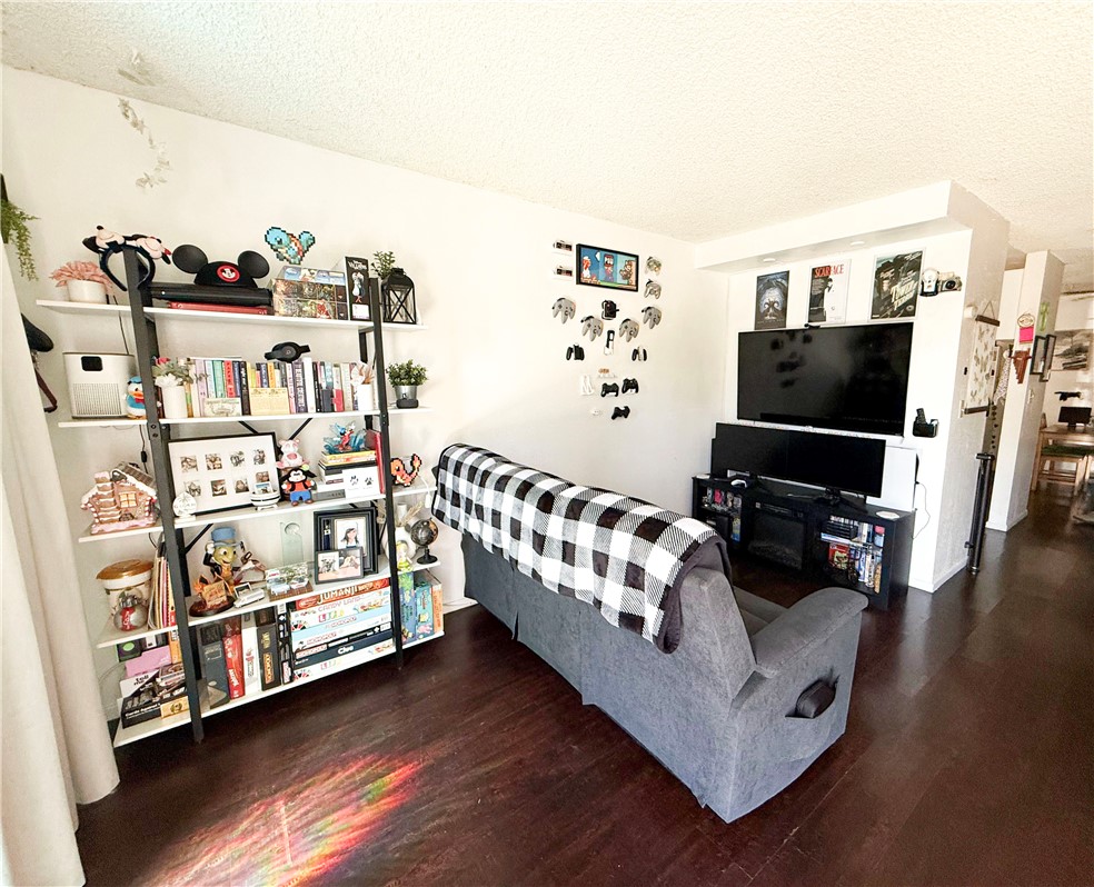 11249 Emelita Street Property Photo 20