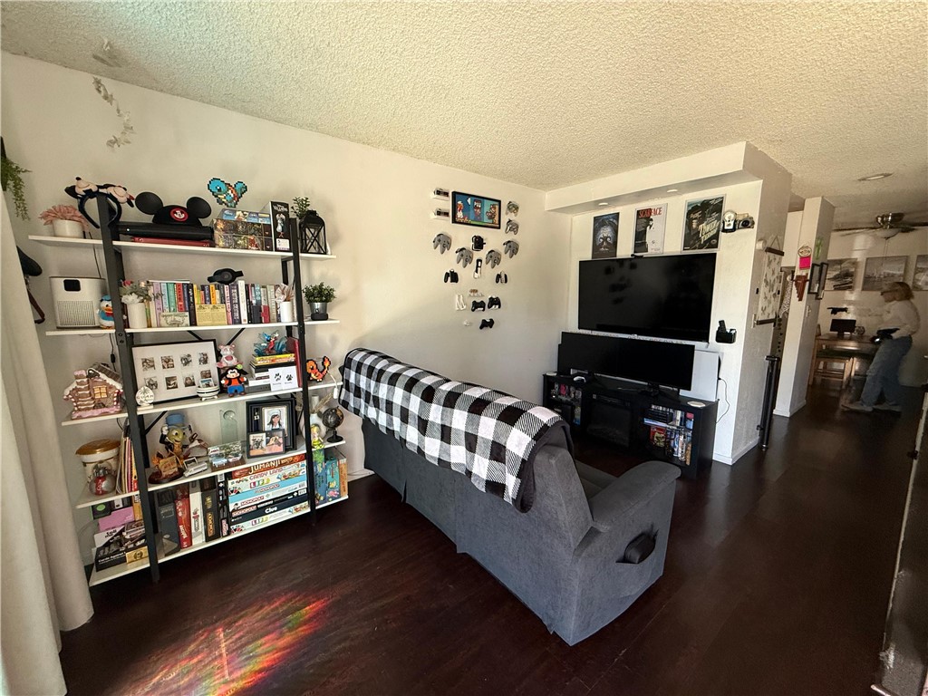 11249 Emelita Street Property Photo 21