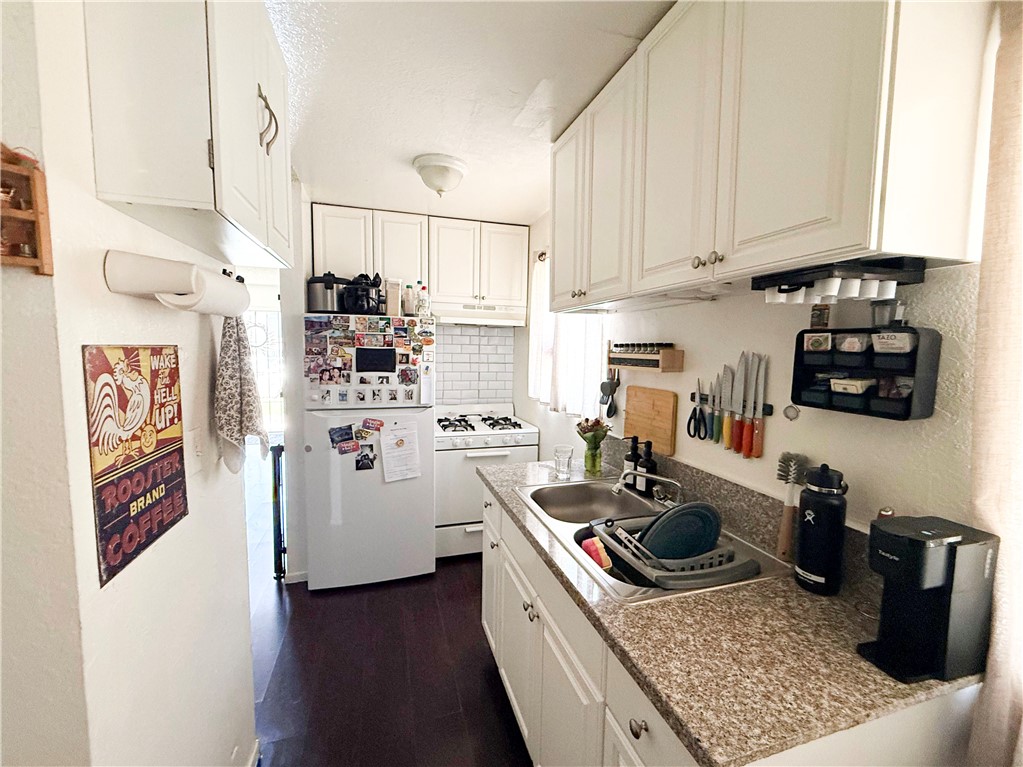 11249 Emelita Street Property Photo 22