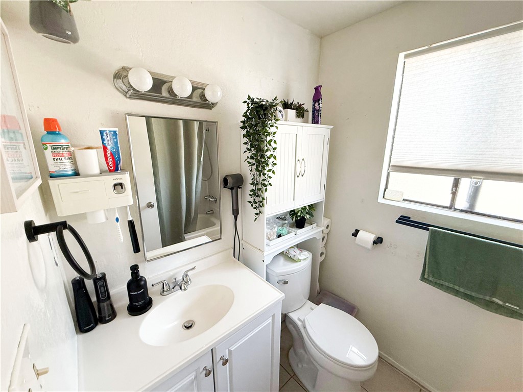 11249 Emelita Street Property Photo 25