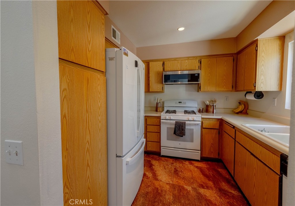31371 The Old Rd E Property Photo 8