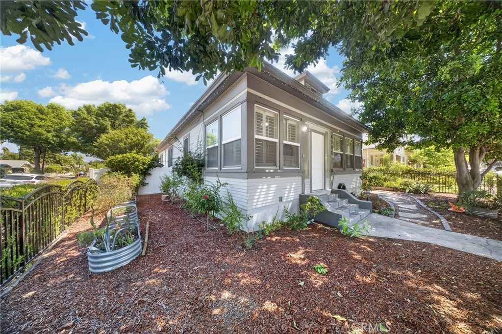4193 5th Street Property Photo 2
