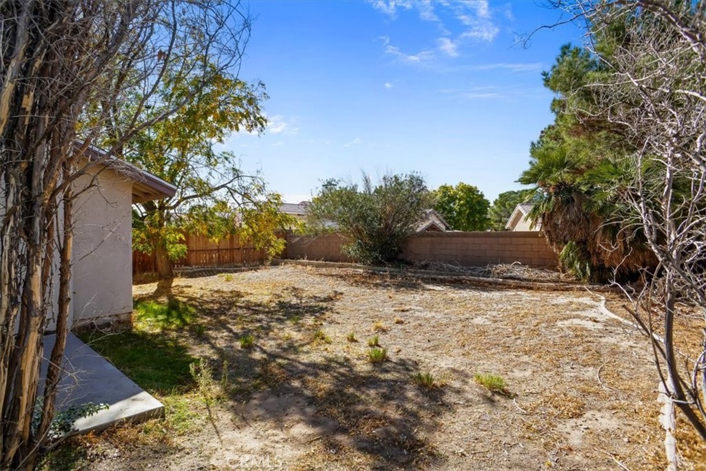 44943 16th E Property Photo 4
