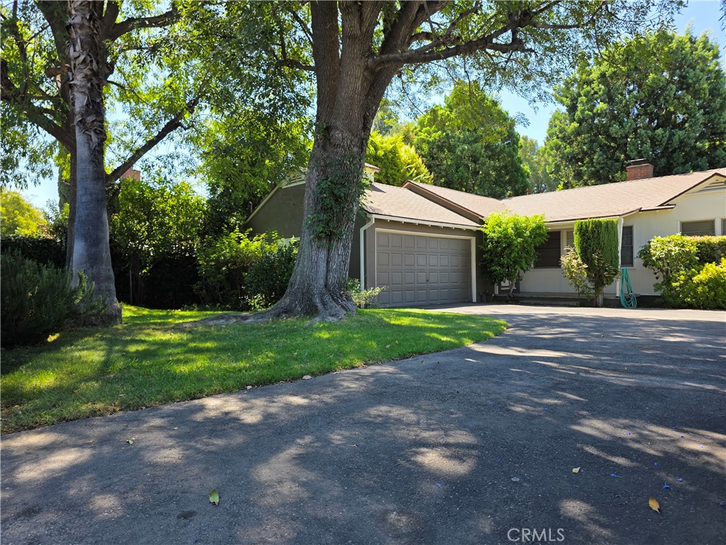 14954 Wyandotte St Property Photo 6