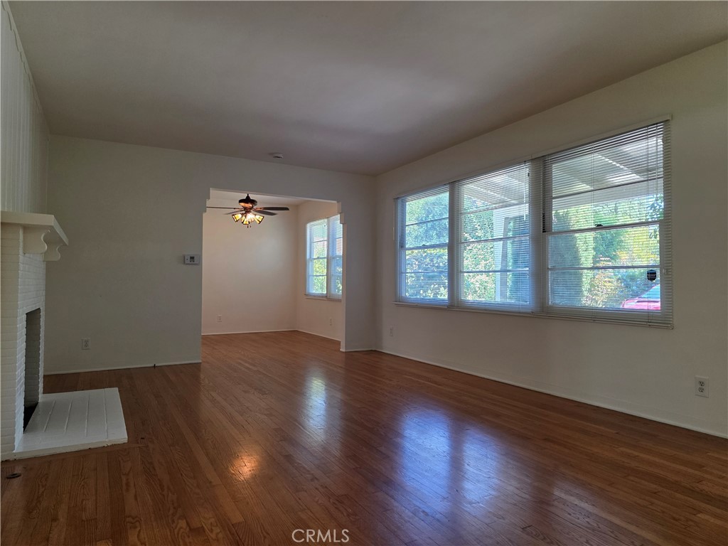 14954 Wyandotte St Property Photo 7