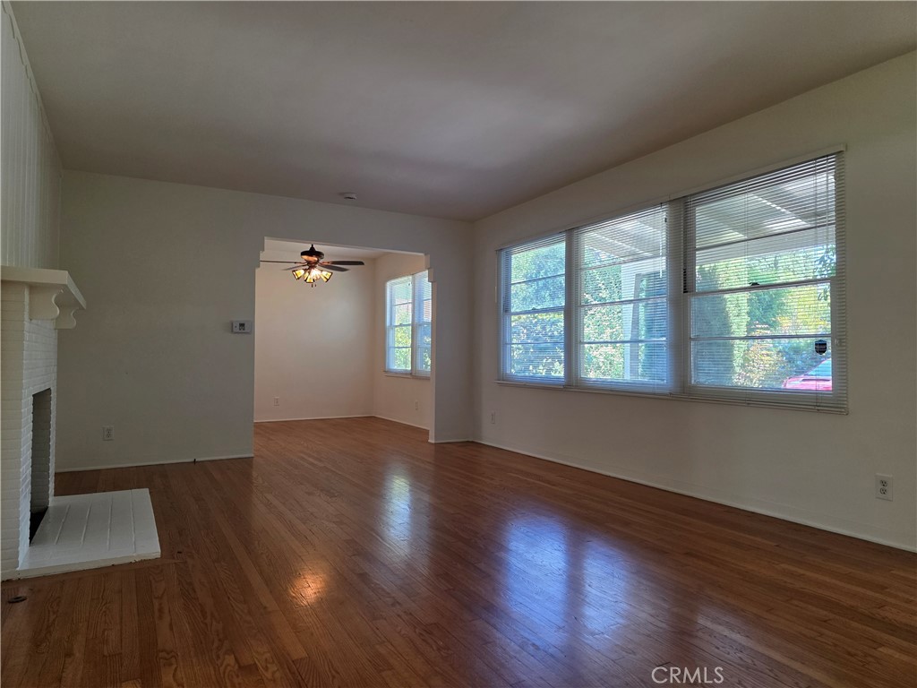 14954 Wyandotte St Property Photo 7