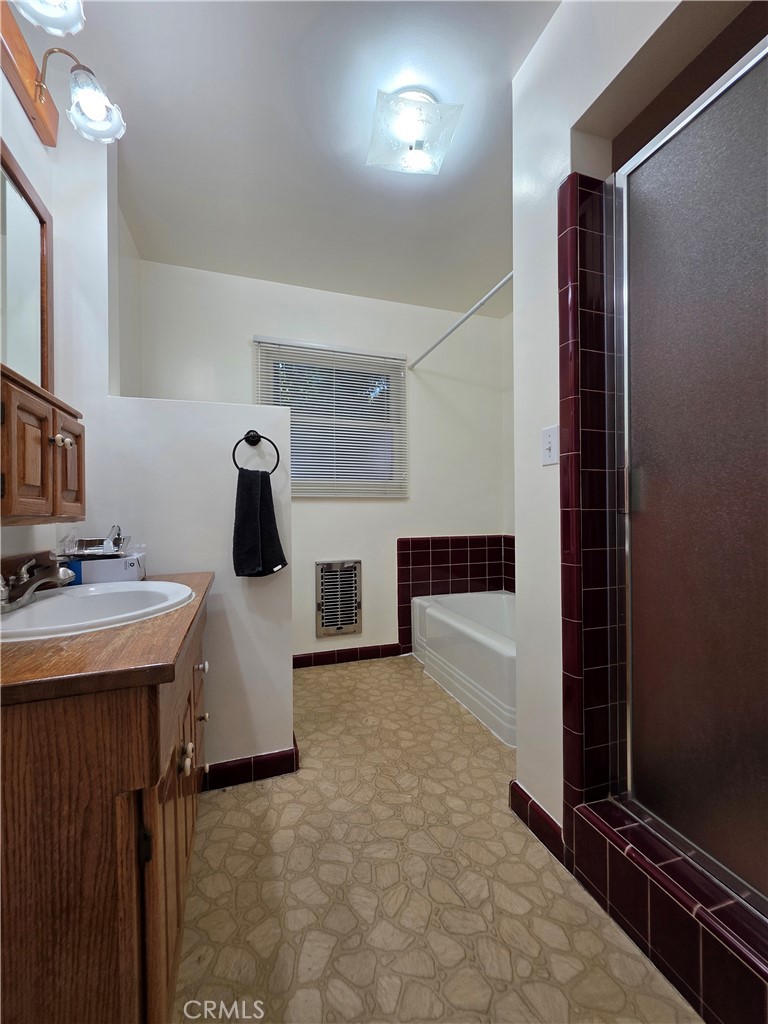 14954 Wyandotte St Property Photo 11