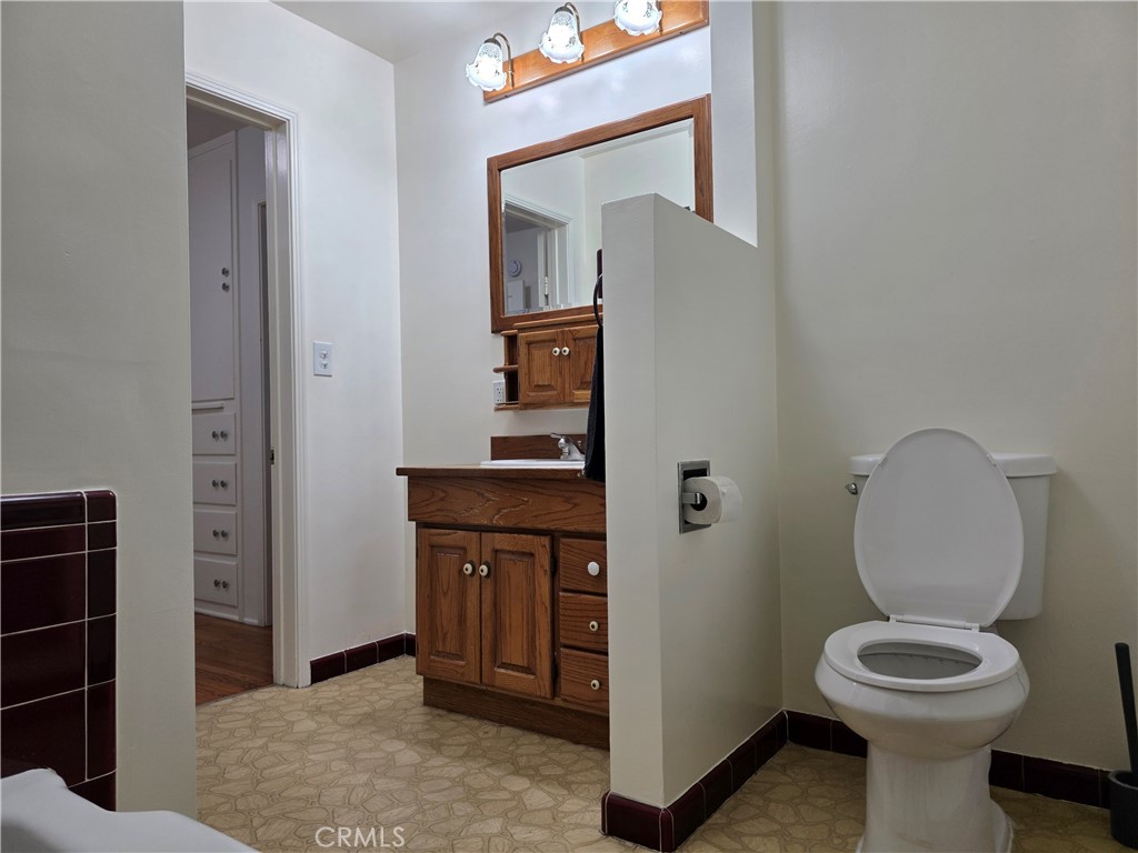 14954 Wyandotte St Property Photo 12