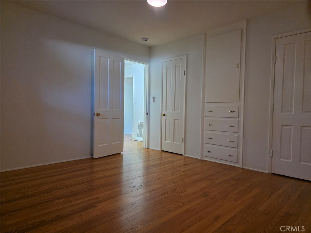 14954 Wyandotte St Property Photo 13
