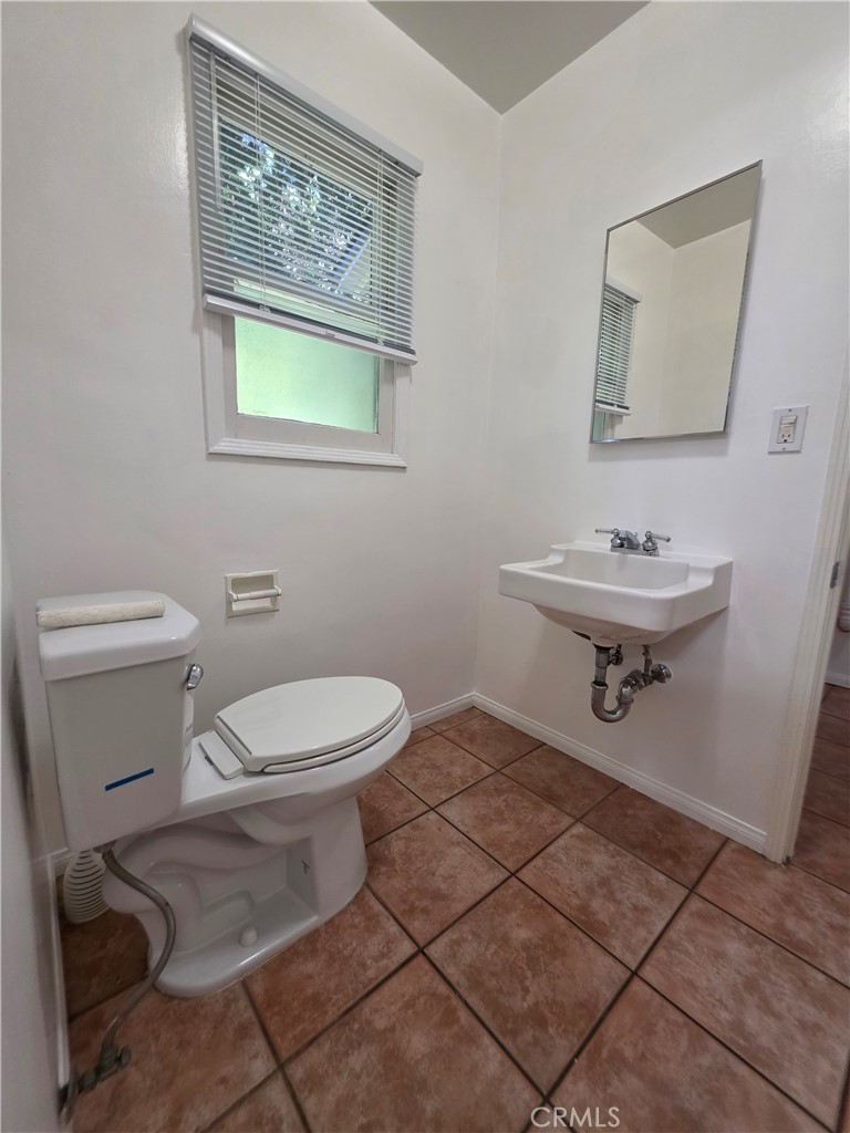 14954 Wyandotte St Property Photo 15