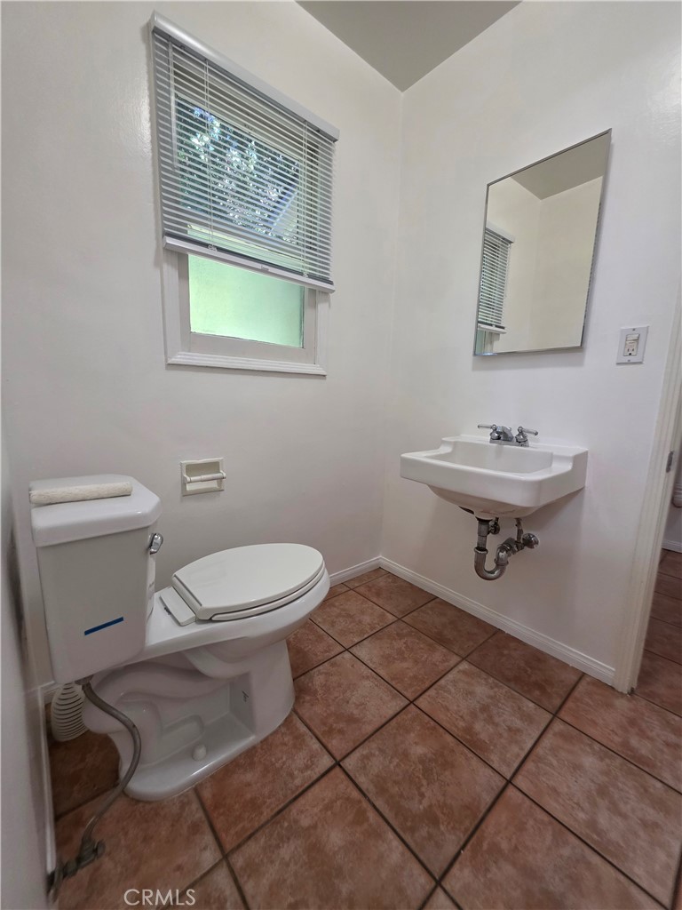 14954 Wyandotte St Property Photo 15
