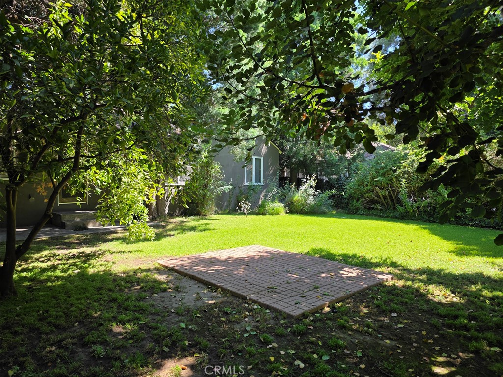 14954 Wyandotte St Property Photo 19