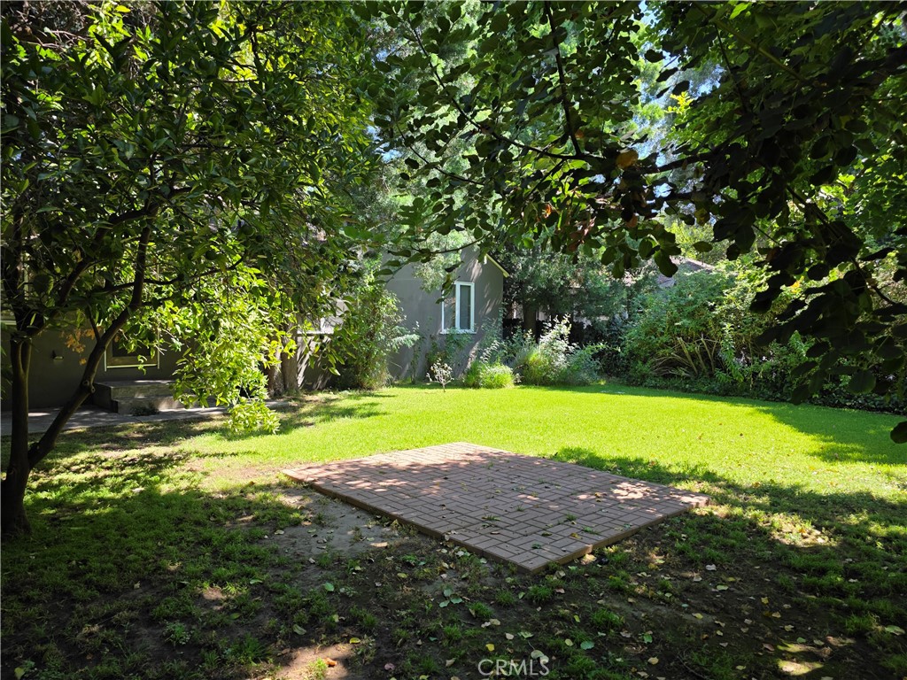 14954 Wyandotte St Property Photo 19