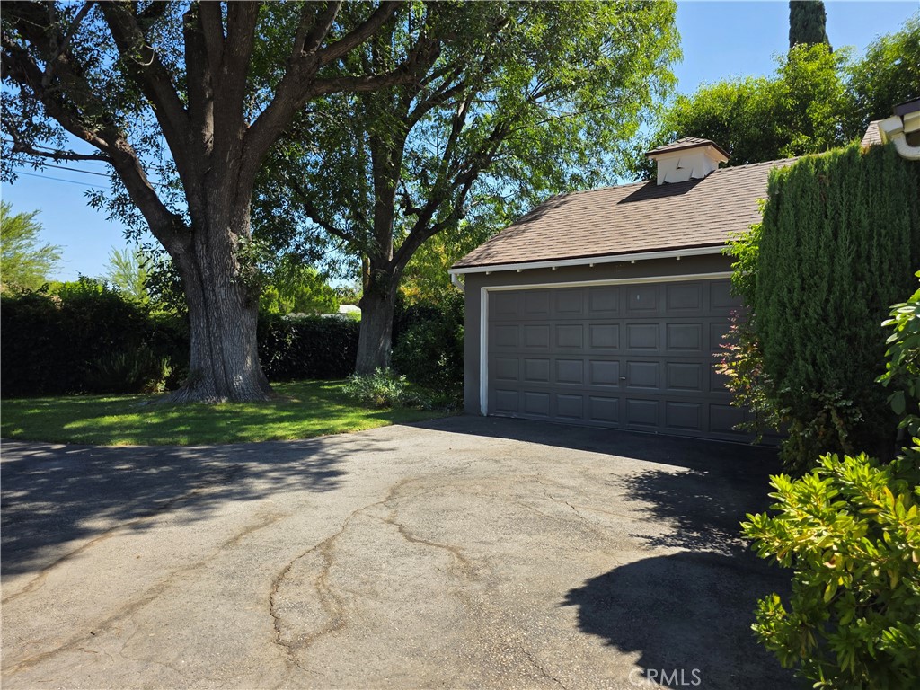 14954 Wyandotte St Property Photo 23